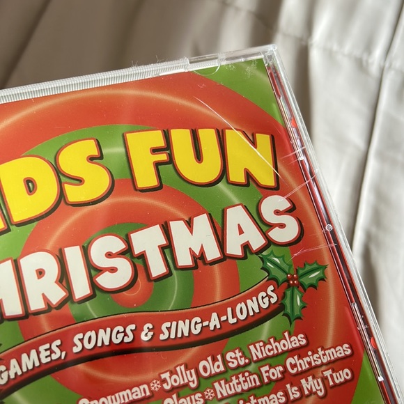 Kids Fun Christmas Games, Songs & Sing-along CD - Picture 3 of 4
